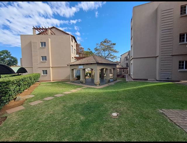 2 BEDROOM TOWNHOUSE FOR SALE IN CASTLEVIEW